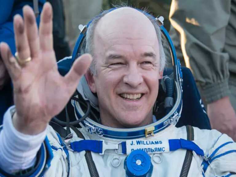 Хьюстон, у нас советы база ссср на луне, астронавты с автоматами и сбитый boeing в сериале «ради всего человечества»