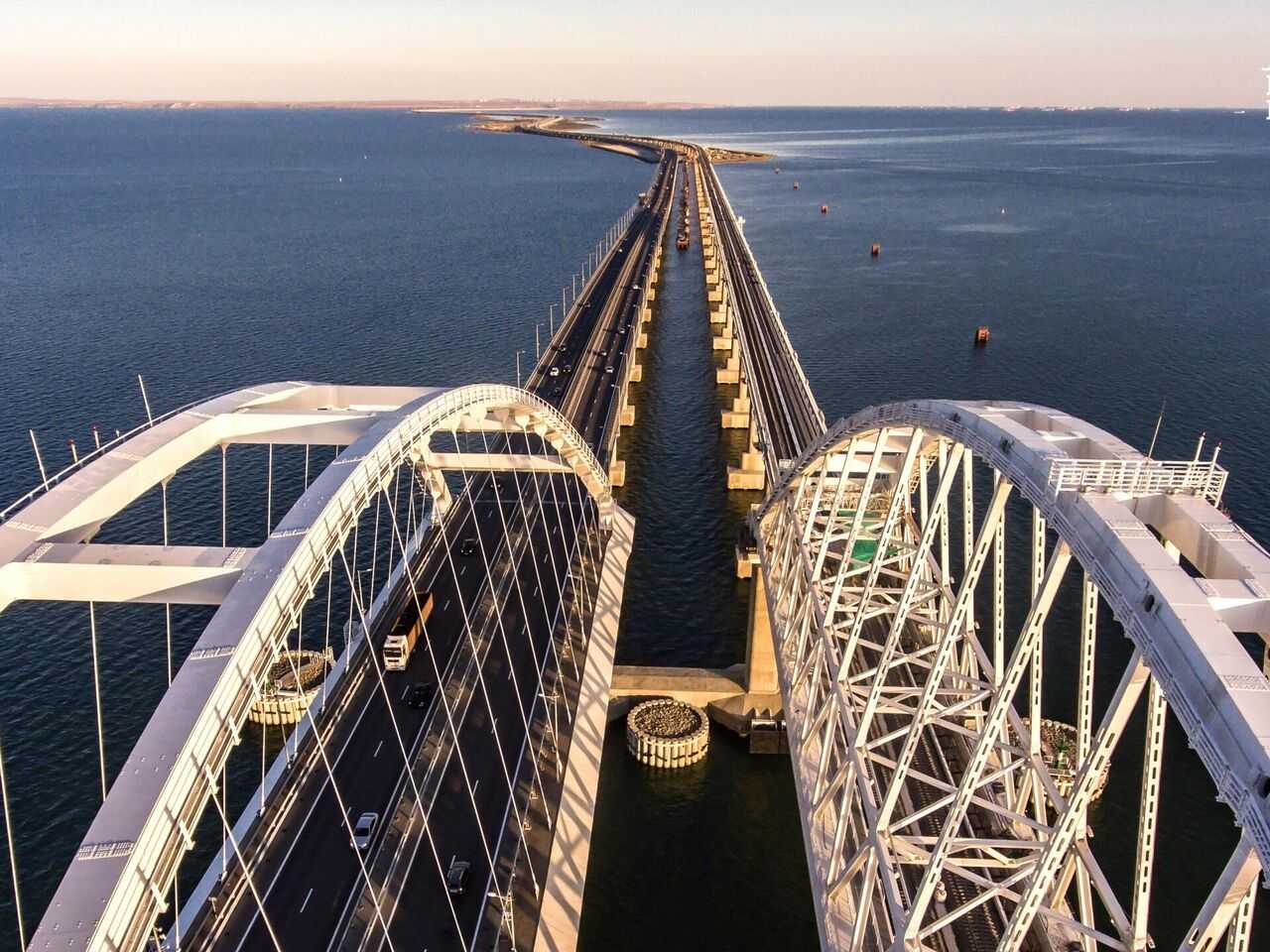 Крымский мост через Керченский пролив. Крымский мост фото. Местоположение моста