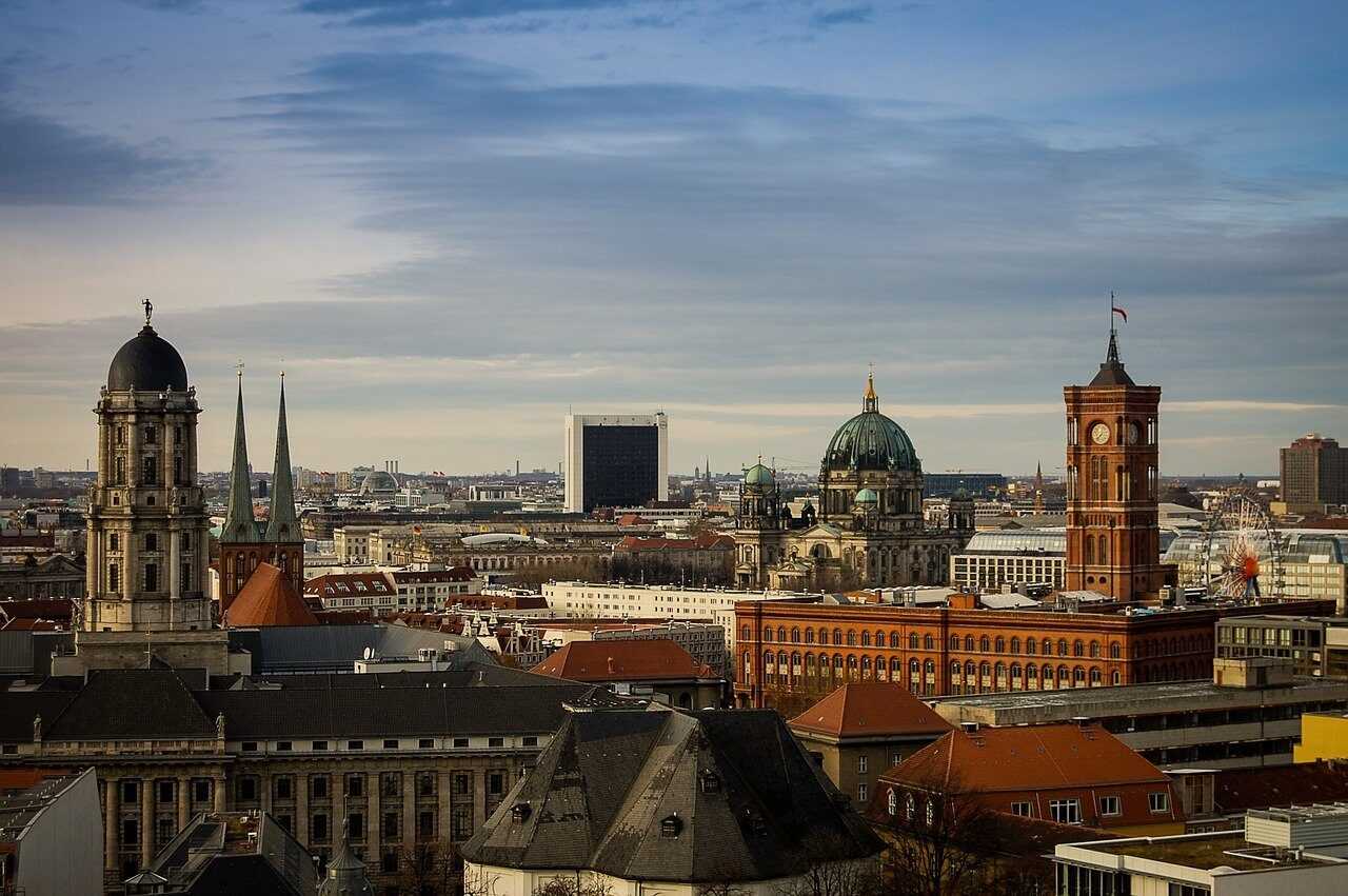 Город берлин (berlin) в германии: краткая информация о городе, индексы, телефонный код, местное время, численность населения на 2023 год