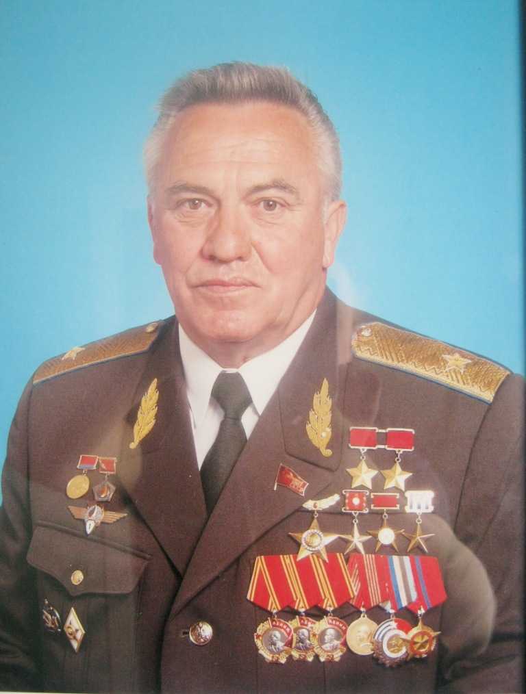 Космонавт: Попов Леонид Иванович 31081945 гг 46-й космонавт СССР 93-й в мире, позывной Днепр-1